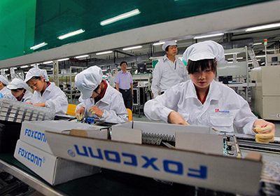 Массовый наем работников на фабрики Foxconn для производства iPhone 5S