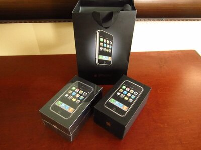 Два нераспечатанных экземпляра iPhone 2G проданы на eBay за $25 436