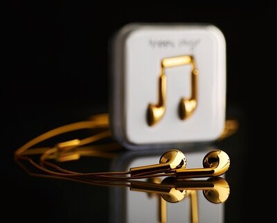 Представлены наушники для iPhone из чистого золота