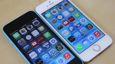 В России стартовали продажи iPhone 5s и iPhone 5c