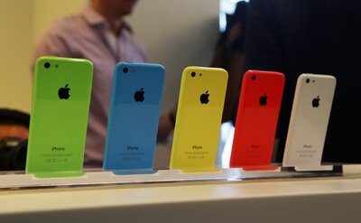 Российские ритейлеры не знают, как избавиться от складских запасов iPhone 5c