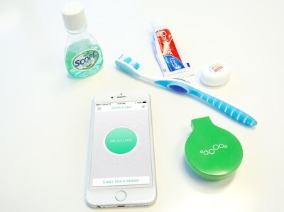 Breathometer Mint и iPhone на страже качества дыхания и уровня гидратации 