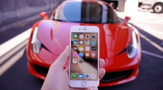 iPhone 6s против Ferrari: кто кого?