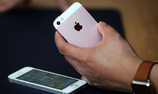 Владельцы iPhone SE жалуются на проблемы с Bluetooth
