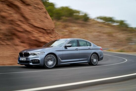 Новый седан BMW получил поддержку беспроводной версии CarPlay